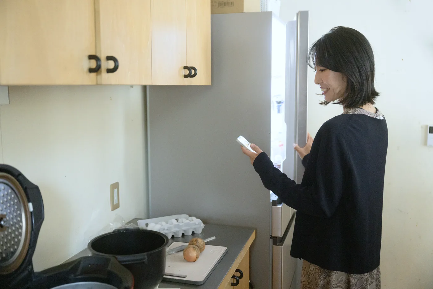 キッチンでAIに相談する宮崎真理
